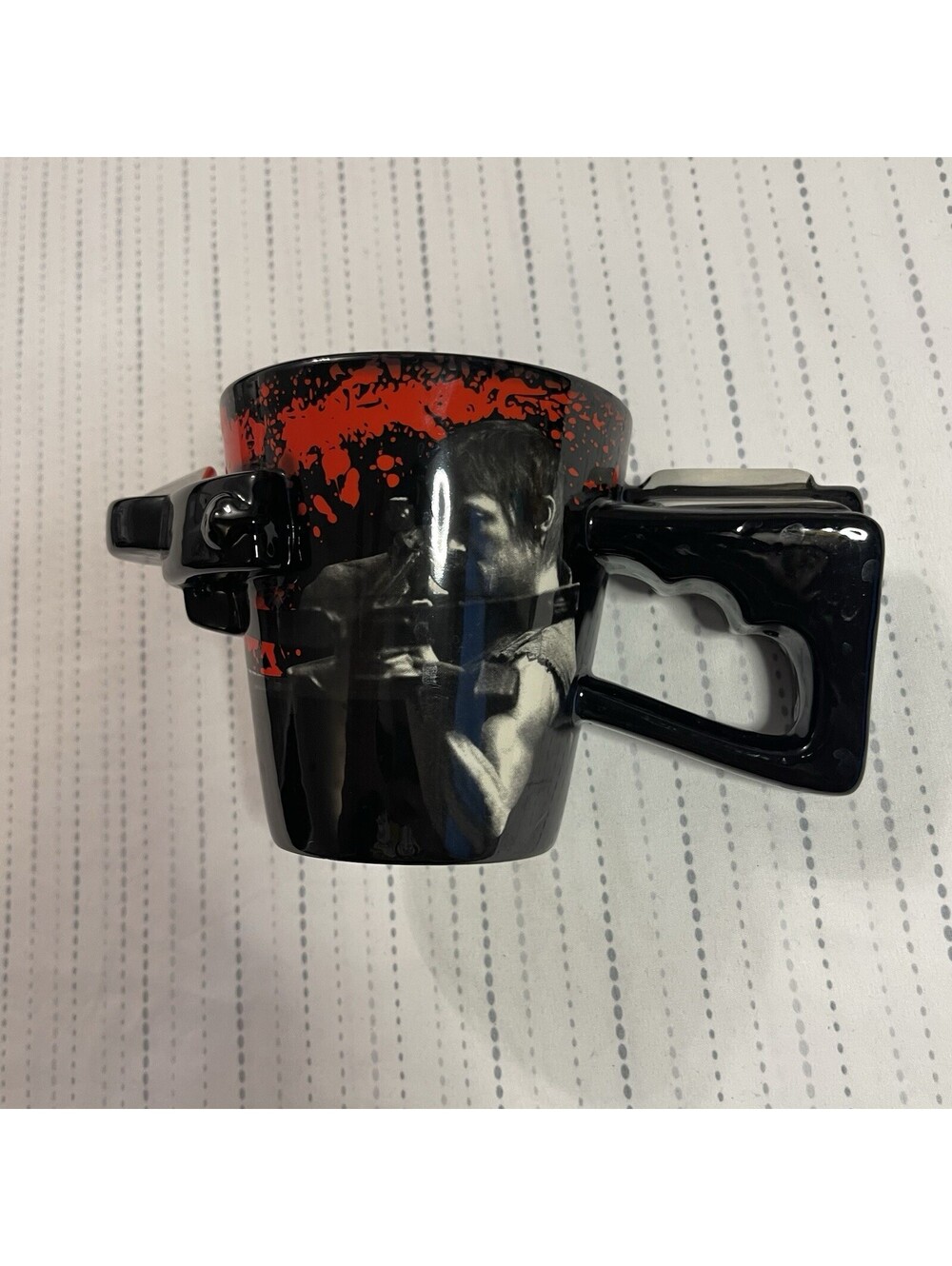 AMC THE WALKING DEAD DARYL CROSSBOW COFFEE MUG EXCELLENT CONDITION 2013